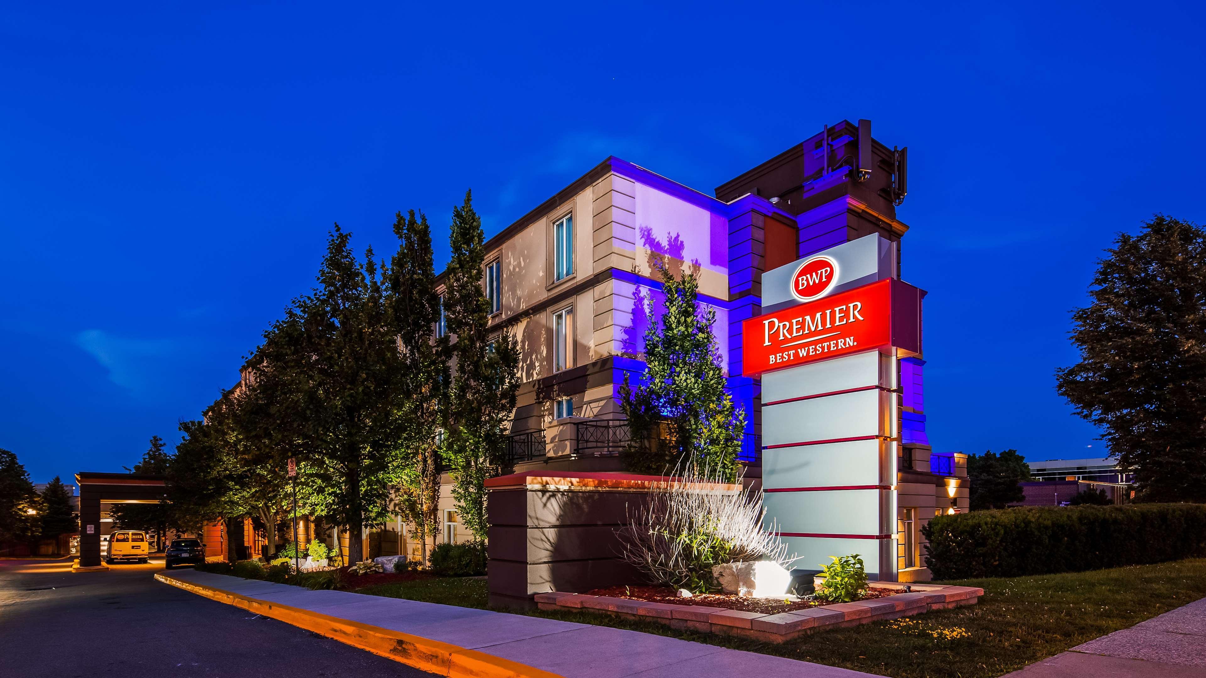 Best Western Premier Toronto Airport Carlingview Hotel Exterior foto