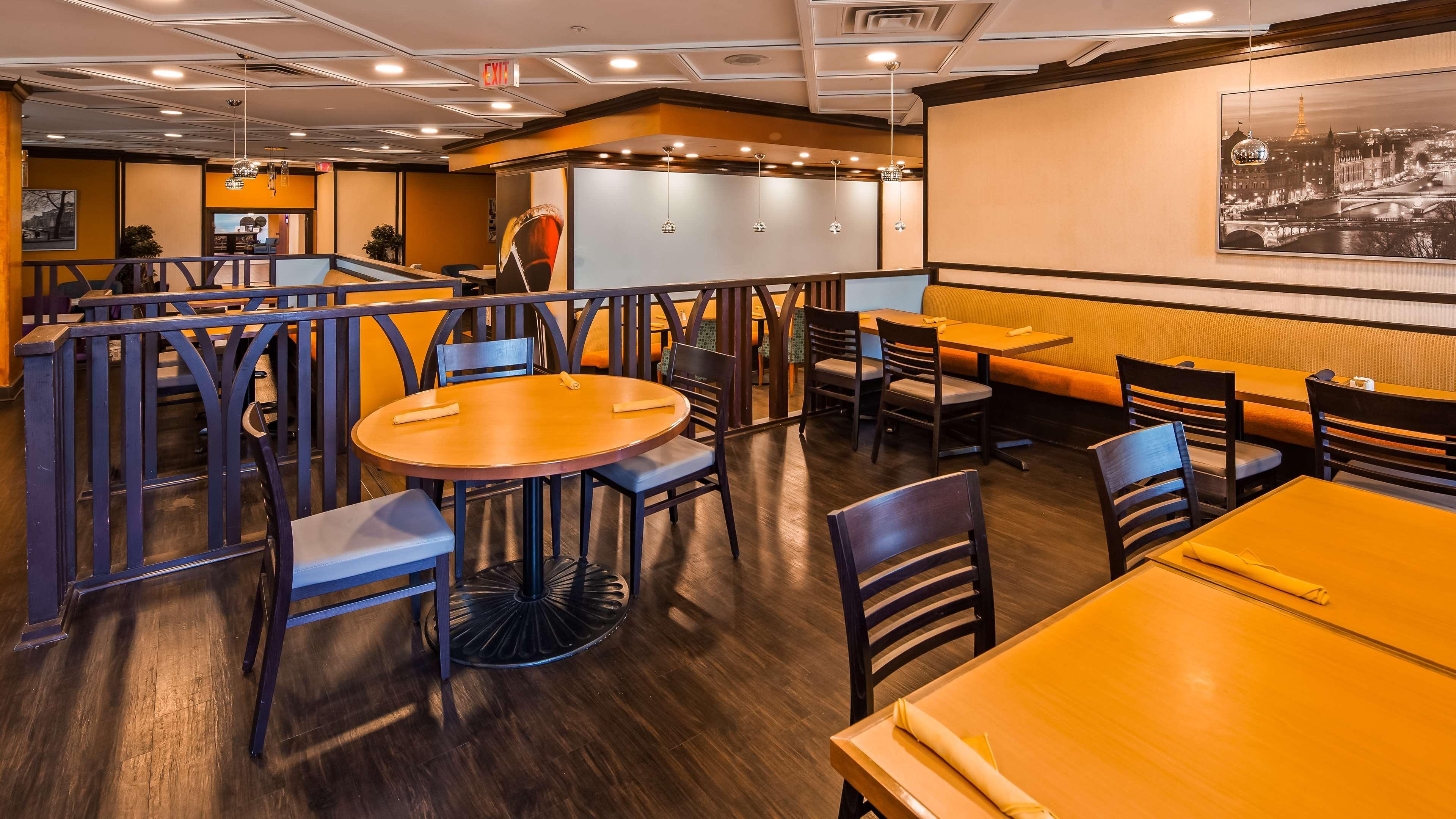 Best Western Premier Toronto Airport Carlingview Hotel Exterior foto